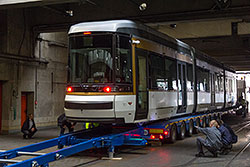 Artic Tram wird im Sanderauer Betriebshof angeliefert. © 02.10.2014, André Werske.