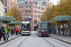 Artic Tram und GTE begegnen sich an der Haltestelle "Juliuspromenade". 18.10.2014 – André Werske