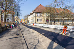Asphaltierung der ehemaligen eingleisigen Straßenbahnstrecke zum Ostbahnhof. 19.03.2015 – André Werske