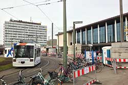 Austausch der Fahrleitungsmasten am Hauptbahnhof.