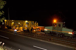 Gleisstopfmaschine und E-Lok 299 arbeiten sich bergauf vor. 02.09.2011 – André Werske