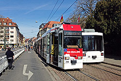 Provisorische Haltestelle am Sanderglacis wegen Gleisbauarbeiten in der Sanderstraße.