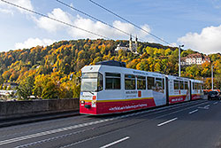 GT-E 208 auf der Löwenbrücke. Im herbstlichen Hintergrund ist das Käppele zu sehen. 18.10.2013 – André Werske