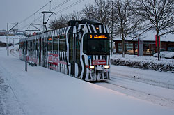 GT-E kommt von Rottenbauer und fährt zur Haltestelle "Max-Mengeringhausen-Straße". 25.12.2010 – André Werske