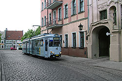 Ehemaliger Hagener Gelenktriebwagen GT-H der Würzburger Straßenbahn. Heute fährt der Zug als GT6ZR in der polnischen Stadt Grudziądz, Klasztorna. 24.05.2006 – Yury Maller