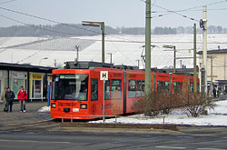GT-N 256 steht an der Haltestelle "Hauptbahnhof West". 24.02.2005 – André Werske