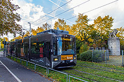 GT-N 258 verlässt die Haltestelle "Neunerplatz".