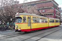 Düwag GTW-D8 245 am Kaisergärtchen am Bahnhof 09.04.2021 – Ron Hempel