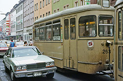 GTW-D6 mit Beiwagen an der Haltestelle "Barbarossaplatz". in den 80er Jahren – Peter Lelowski