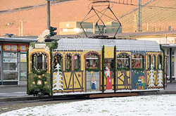Der Nikolauswagen steht an der Haltestelle "Hauptbahnhof-West". 26.11.2005 – André Werske