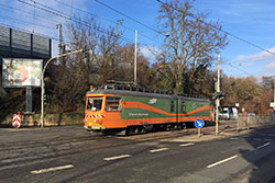 Schienenpflegewagen 295 am Heriedenweg Richtung Heuchelhof. 14.12.2020 – André Werske
