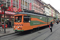 Schienenpflegewagen Nr. 295 an der Haltestelle "Rathaus" in der Domstraße. 23.11.2013 – André Werske