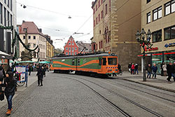 Schienenpflegewagen Nr. 295 am Vierröhrenbrunnen am Rathaus. 23.11.2013 – André Werske