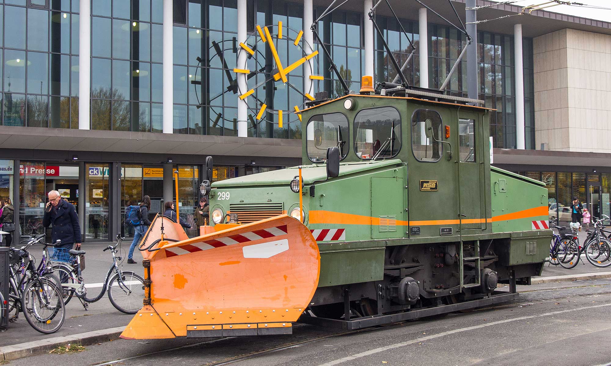 E-Lok 299 am Hauptbahnhof. © 29.10.2015 André Werske.