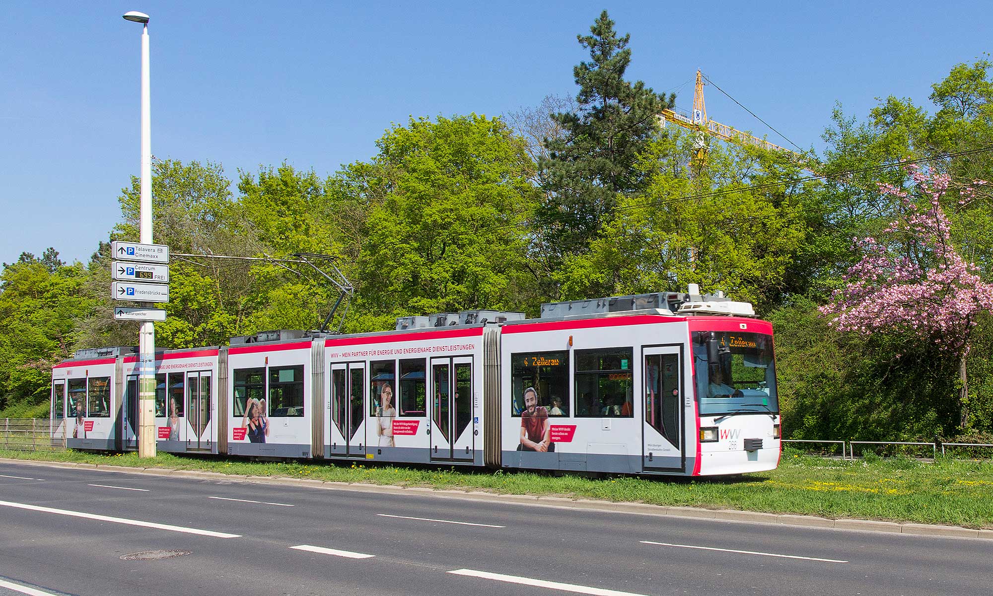 GT-N 250 in der Zellerau zwischen Neunerplatz und Wörthstraße. © 18.04.2018 André Werske.